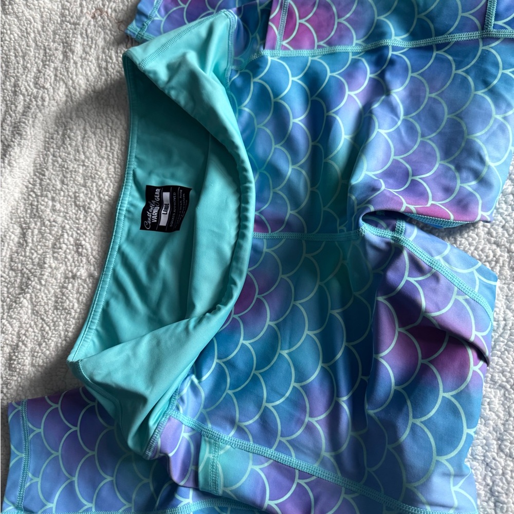CVG Leggings in Blue and Purple Mermaid scale print L capri